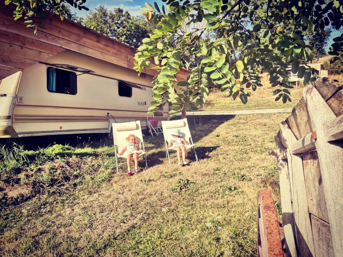 caradjango , caravane chauffée et climatisée Lupersat Exterior foto